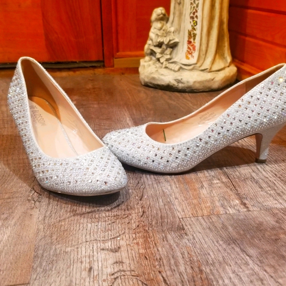 Closed toe pumps